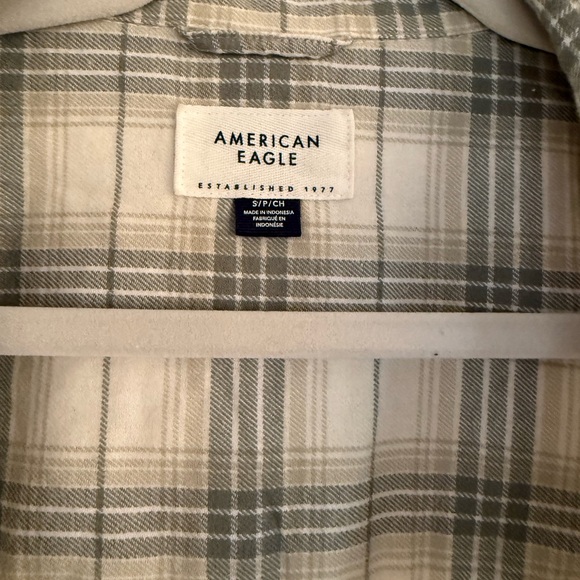 AMERICAN EAGLE GREEN AND CREAM STRIPED LONG SLEEVE FLANNEL BUTTON UP SHIRT- SML - Picture 3 of 4